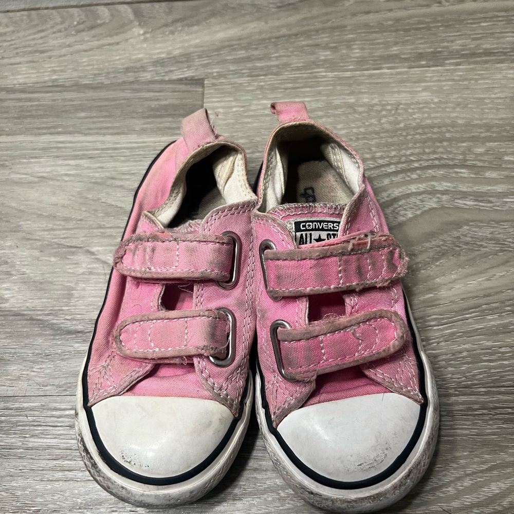 Girls pink converse